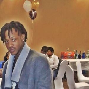 Meet your Posher, Troy